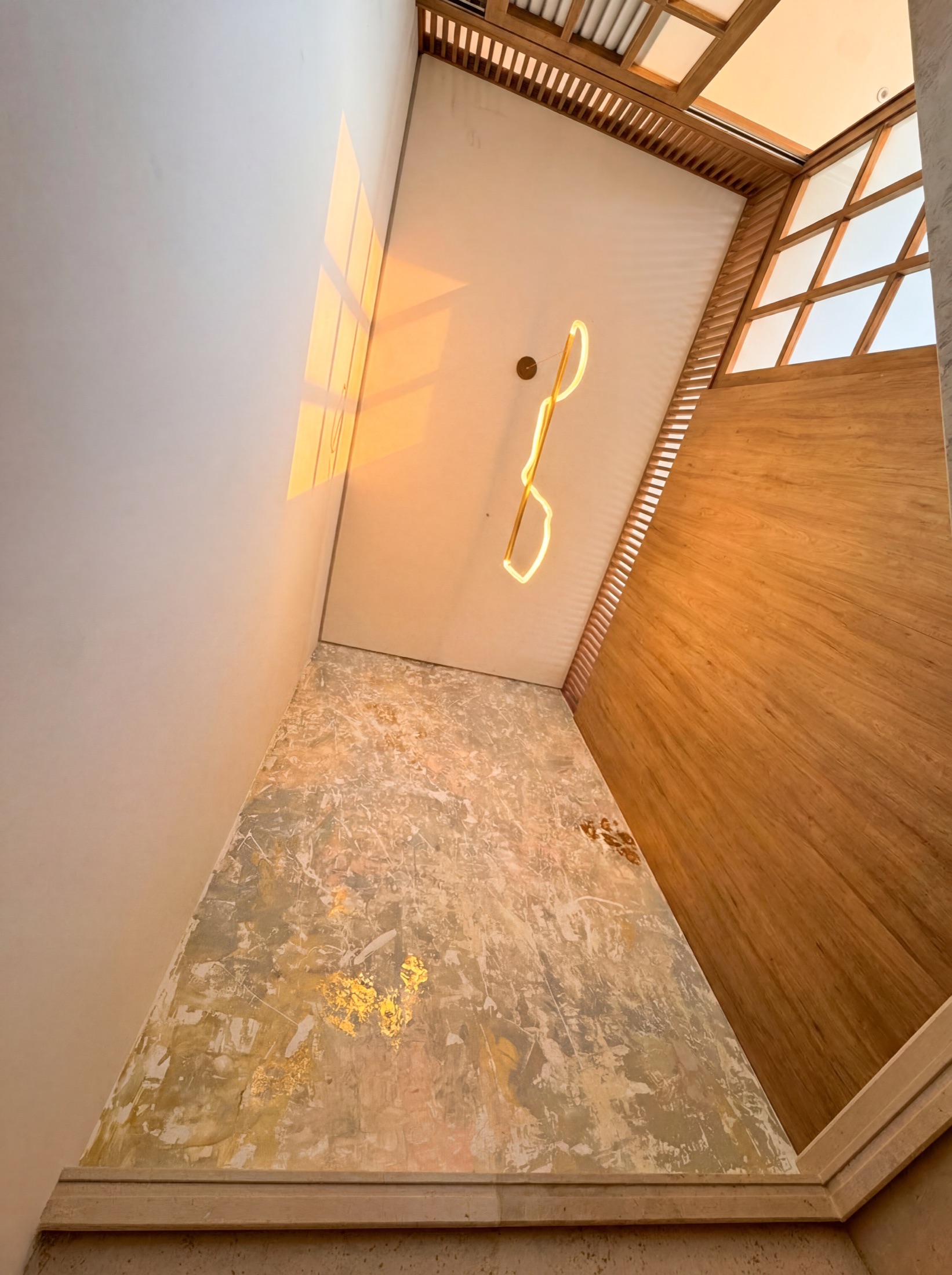 Mural Jardim Híbrido em rosé, ouro e branco gestual